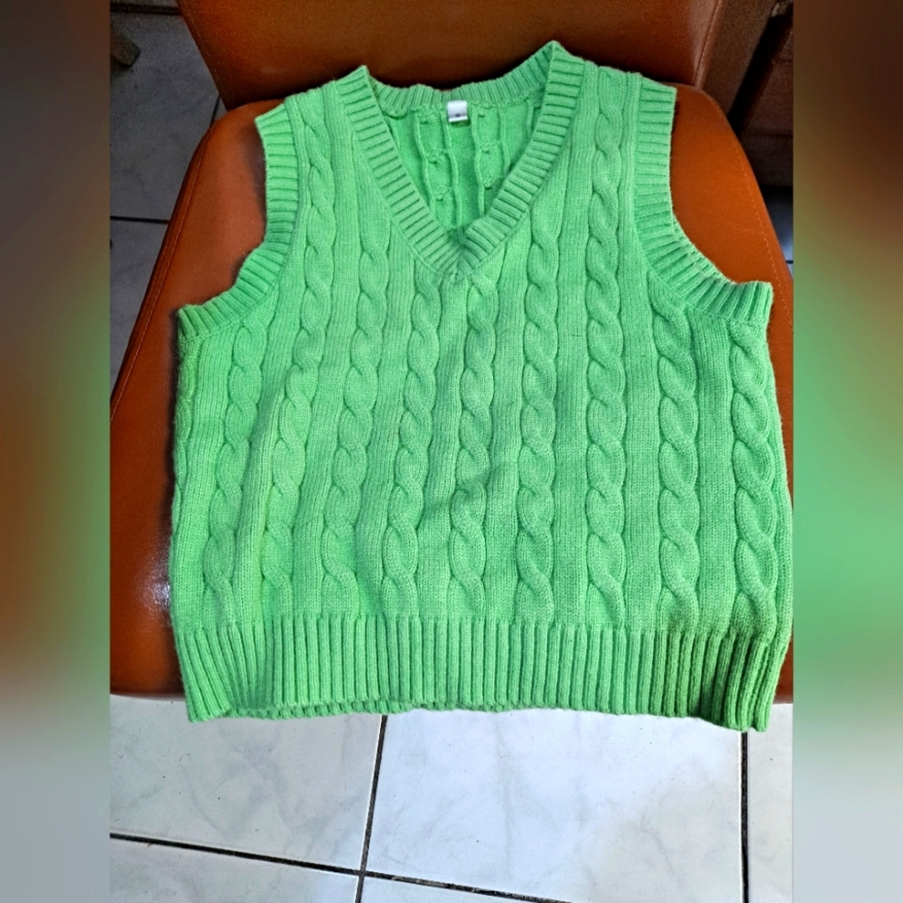 Women's Mint Green V-Neck Sweater Size Small Crop Top Sleeveless